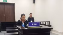 Bi hài vụ “Sinh con với chồng nhưng làm giả khai sinh cho con mang họ người tình”