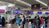 Đi lại dịp lễ Giỗ tổ Hùng Vương và 30-4, 1-5: Giá vé tàu giảm, giá vé máy bay cao “chót vót”