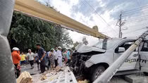 Ô tô “điên” đâm tử vong người đi xe máy dừng đèn đỏ