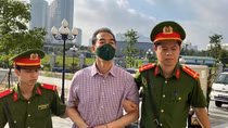 Đang xét xử 54 bị cáo trong vụ án “chuyến bay giải cứu”