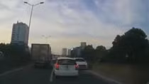 Nữ tài xế lái ô tô ngược chiều trên Vành đai 3 nhận án phạt 17 triệu đồng