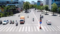 Nắng nóng hầm hập khắp Bắc và Trung Bộ