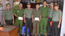 Thăm hỏi, động viên Phó trưởng Công an xã bị trọng thương khi làm nhiệm vụ