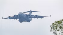 Vận tải cơ C-17 của Mỹ tới Hà Nội