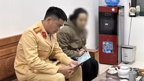Xử phạt nữ tài xế điều khiển xế hộp ngược chiều trên cao tốc