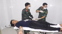 Quân y đảo Sơn Ca kịp thời cấp cứu ngư dân bị tai nạn lao động