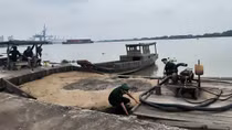 “Cát tặc” nhảy sông Đồng Nai trốn tổ tuần tra