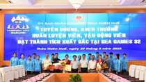 Khen thưởng hai chị em ruột đoạt huy chương Vàng môn Vật tự do tại SEA Games 32