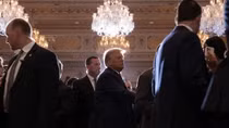 “Donald Trump trong mắt bão”