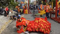 Rộn ràng múa lân ngày mùng 2 Tết