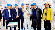 Chủ tịch TP Hà Nội thăm, động viên các đơn vị sản xuất đầu năm