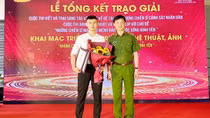 Sau mỗi bức ảnh là sự hy sinh thầm lặng
