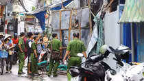 Cháy nhà trong hẻm TP Nha Trang, Cảnh sát bắc thang phá cửa giải cứu nạn nhân