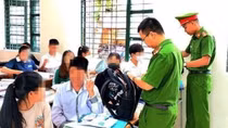 Nhiều học sinh mang hung khí khi đi học