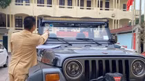 Xử phạt 5 xe Jeep "tung tăng" trong Lễ hội Áo dài