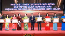 Tôn vinh nhiều tập thể, cá nhân ngành giáo dục Hà Nội