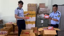 Tạm giữ 8.640 hộp thuốc xương khớp cùng nhiều hàng hóa do nước ngoài sản xuất