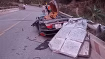 Xe thư báo va chạm ô tô con làm 6 người thương vong