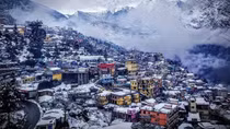 Thị trấn hành hương nổi tiếng trên dãy Himalaya xuất hiện nhiều vết nứt bí ẩn