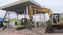 Tháo dỡ trạm thu phí BOT bỏ hoang sau khi có người bị tai nạn