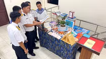 Những buổi sinh hoạt chính trị giữa trùng khơi (bài 2)
