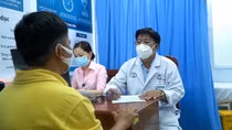 Bệnh nhân lưỡng giới thật thể khảm bị ung thư tinh hoàn ẩn đầu tiên tại Việt Nam