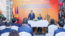 Thủ tướng gặp gỡ cán bộ, nhân viên ĐSQ và đại diện cộng đồng người Việt tại Brunei
