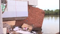 Hà Bá “ngoạm” gần trăm căn nhà ở Bạc Liêu