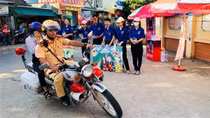 "Nếu không có các chú, chắc năm sau con phải thi lại"