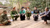 Hoa nở trên đá