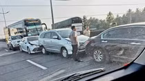 6 xe ô tô va chạm liên hoàn, cao tốc TP Hồ Chí Minh - Trung Lương ùn ứ kéo dài