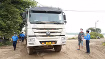 Hà Nội tước giấy phép lái xe gần 600 tài xế chở quá tải