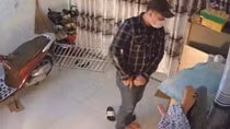 Dùng kẽm cột cửa nhiều nhà dân rồi đột nhập trộm tài sản