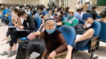 Bệnh viện lại quá tải