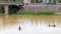 Tìm thấy thi thể nữ nhân viên ngân hàng dưới sông Tiên