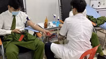 Năm cán bộ Công an hiến máu cứu sống bệnh nhân mổ cấp cứu