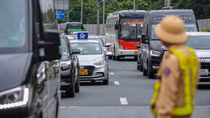 Chưa hết nghỉ lễ, cửa ngõ Thủ đô đã ken đặc người và xe