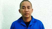 Bắt đối tượng cho vay lãi nặng khi đang thu tiền “con nợ” tại quán cà phê