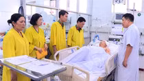 Thăm cán bộ Công an thị xã Nghi Sơn bị thương khi làm nhiệm vụ
