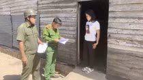 Về buôn làng tuyên truyền, vận động bà con cảnh giác, không mắc mưu kẻ xấu