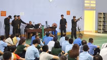 Diễn tập phương án bắt đối tượng dùng "hàng nóng" cướp ngân hàng