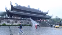 Bàn chuyện “mua vé vào chùa”