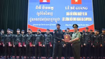 Bế giảng lớp bồi dưỡng nghiệp vụ cho lực lượng Hiến binh Campuchia