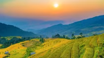 Bắc bộ trời hửng nắng, miền Trung mưa giảm