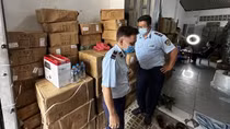 Tàng trữ, kinh doanh mỹ phẩm nghi nhập lậu trị giá gần 2 tỷ đồng.