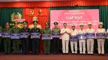 Khen thưởng đột xuất 32 tập thể xuất sắc đấu tranh với tội phạm