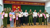 Trao thưởng cho các đơn vị tham gia điều tra, khám phá vụ án cướp ngân hàng