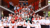 Thủ tướng Phạm Minh Chính thăm trẻ em có hoàn cảnh đặc biệt khó khăn