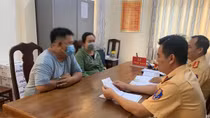 Xử lý đôi nam, nữ “cò" canh đường xe quá tải trọng né CSGT