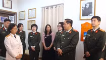 Đoàn công tác Bộ Công an thắp hương tưởng nhớ đồng chí Hoàng Mai